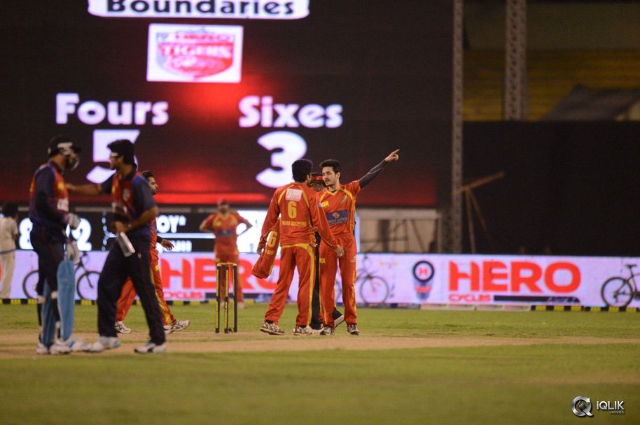CCL-5-Telugu-Warriors-vs-Bengal-Tigers-Match-Photos